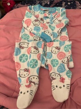 Hello Kitty Pink Bow Tag on White Label with Aqua Trim